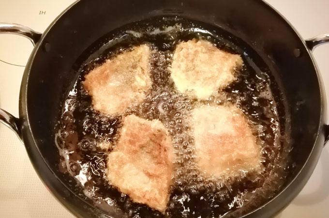 腎臓病食　卵なしアジフライを揚げる