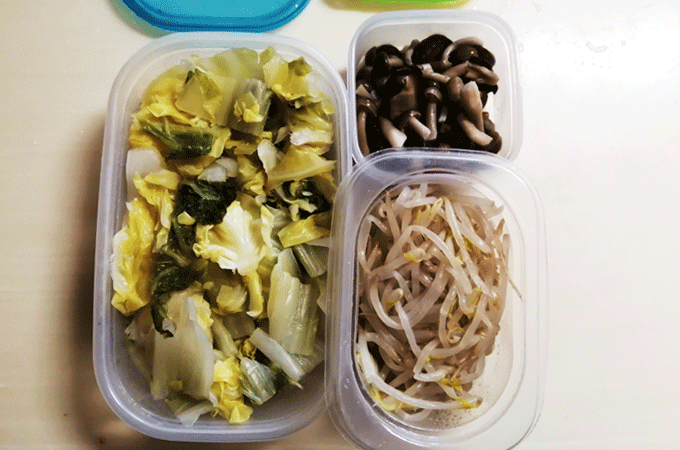 野菜のカリウムを減らす茹でこぼし。タッパーで保存。